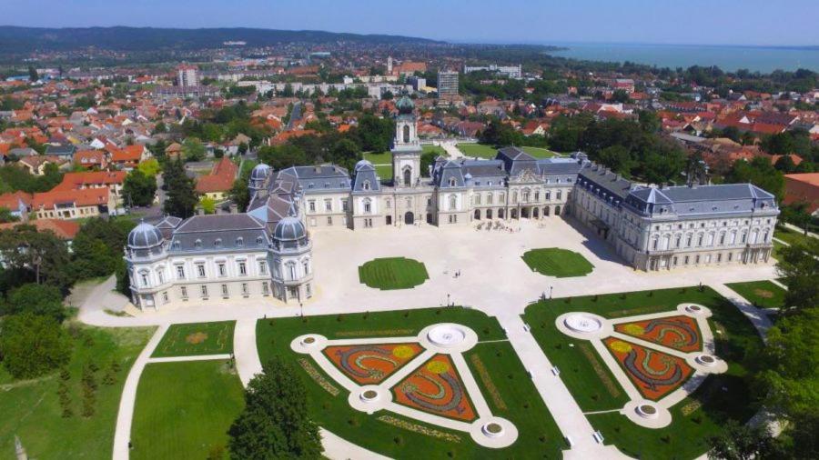 Napvirag Vendeghaz Villa Kestel Dış mekan fotoğraf