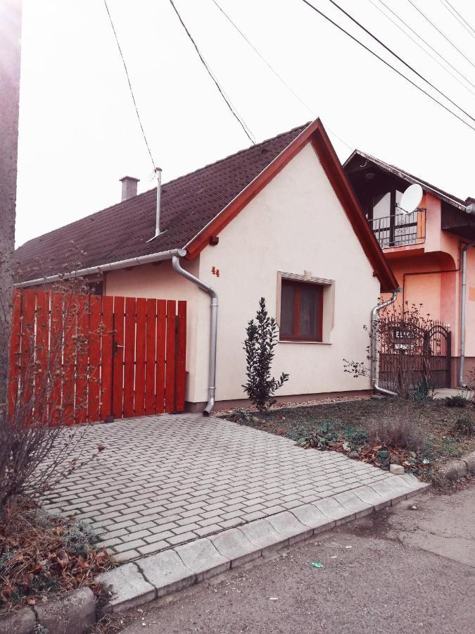 Napvirag Vendeghaz Villa Kestel Dış mekan fotoğraf