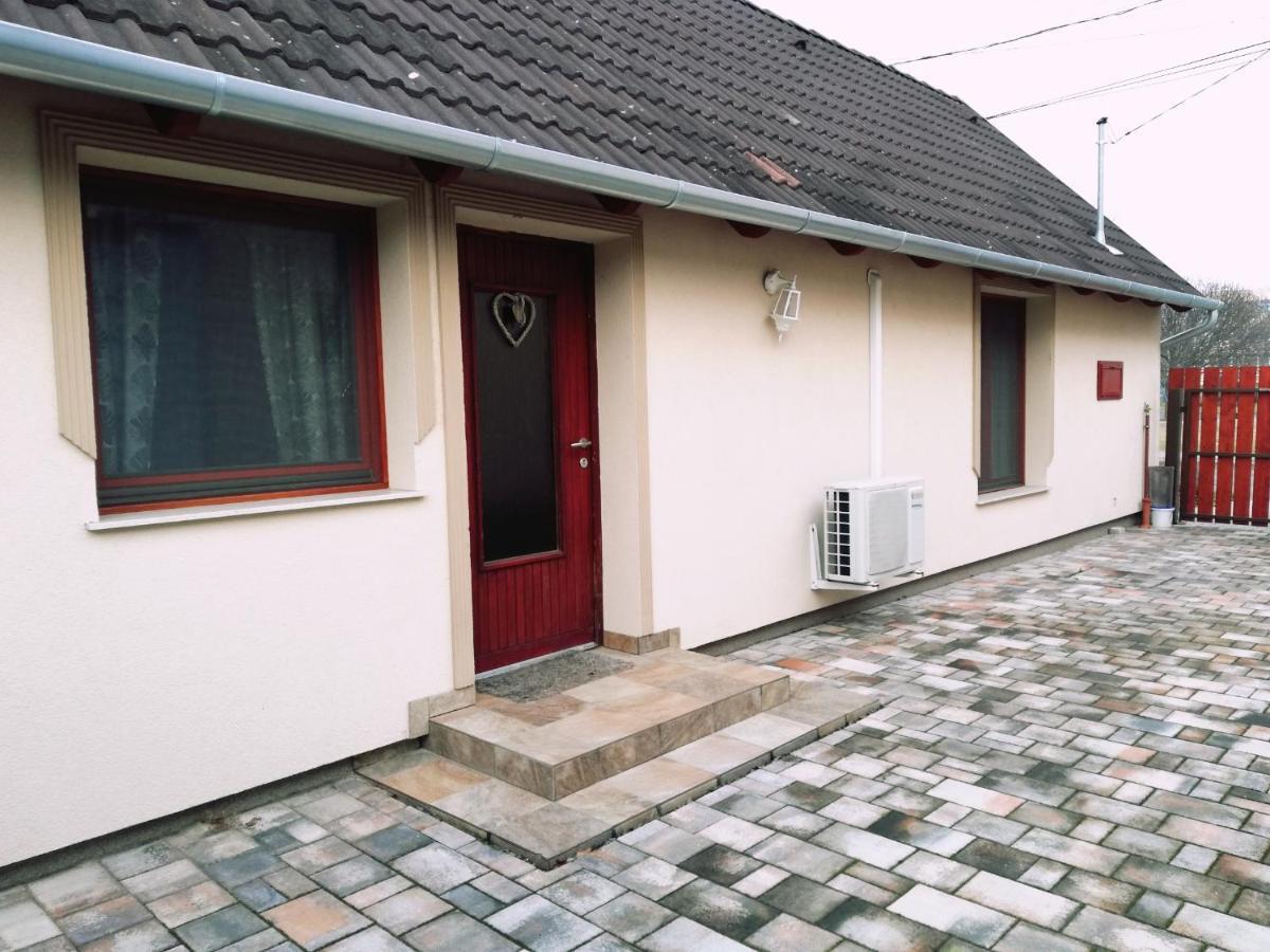 Napvirag Vendeghaz Villa Kestel Dış mekan fotoğraf