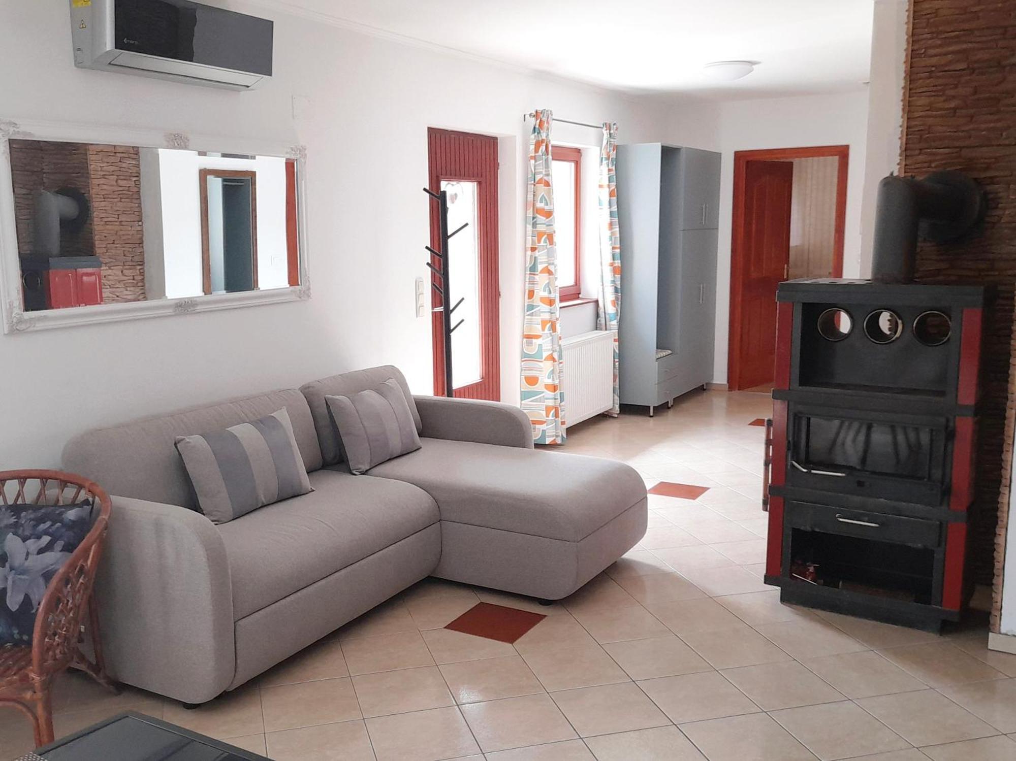 Napvirag Vendeghaz Villa Kestel Dış mekan fotoğraf